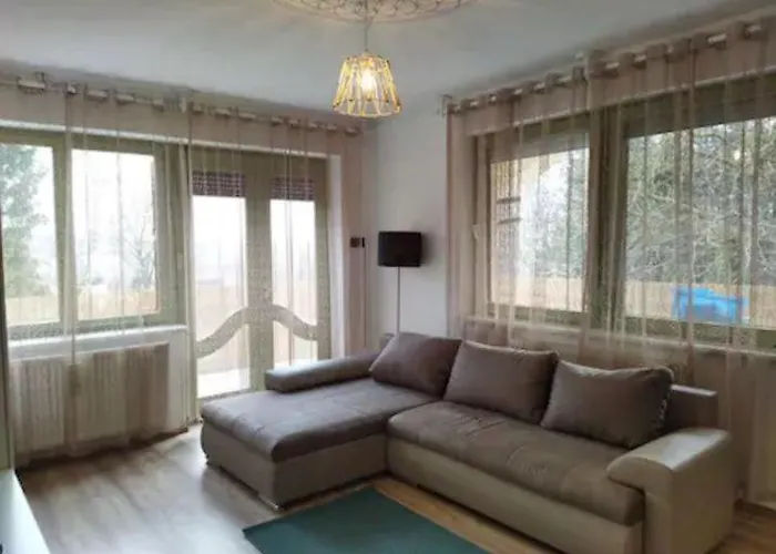 Csendes Vendeghaz, Families, Hikers & Bikers * צ'רסגטומאי