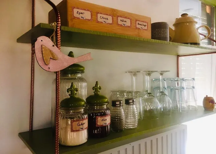 Csendes Vendeghaz, Families, Hikers & Bikers * צ'רסגטומאי